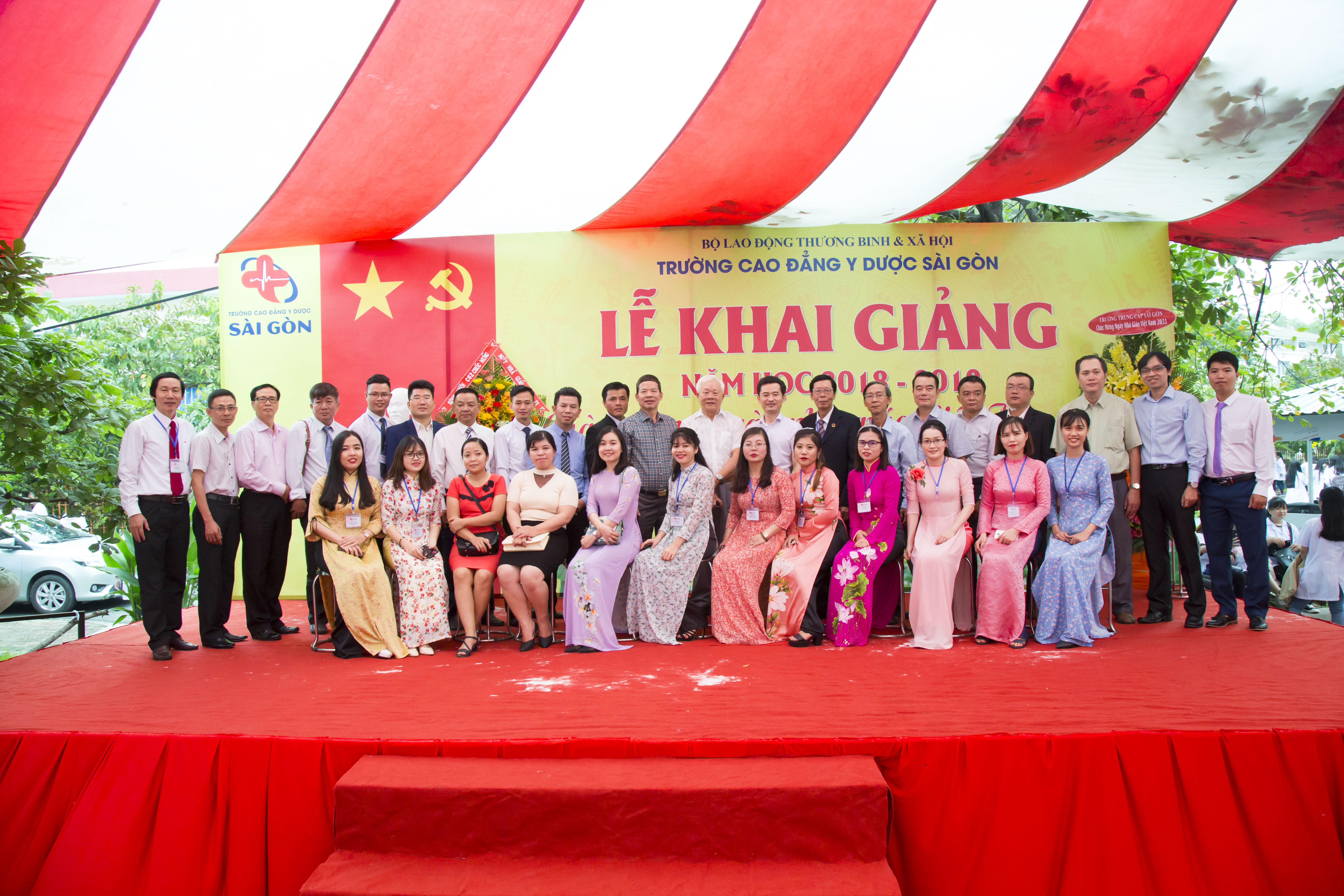 Thầy cô trường Cao đẳng Y Dược Sài Gòn trong buổi khai giảng