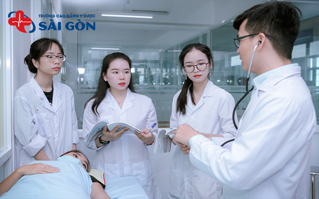 Ngành Điều dưỡng thi khối D được không? Trường nào đào tạo?