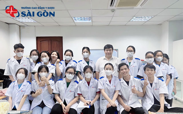 Học Hộ sinh mấy năm? Top trường đào tạo chất lượng?