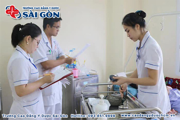 Tìm hiểu viên chức Hộ sinh hạng 2 phải có bằng cấp gì?