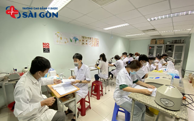 Điểm chuẩn Cao đẳng Dược TPHCM