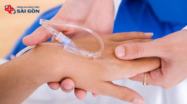 Kỹ thuật đặt kim luồn tĩnh mạch ngoại vi: Mục đích, quy trình và lưu ý