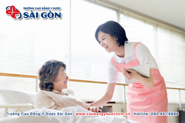 Điều dưỡng hạng 3: Tiêu chuẩn, nhiệm vụ và mức lương