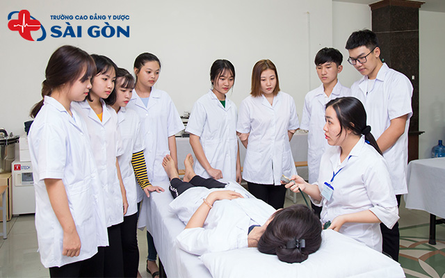 Tìm hiểu khác nhau giữa khối B và D trong Phục hồi chức năng