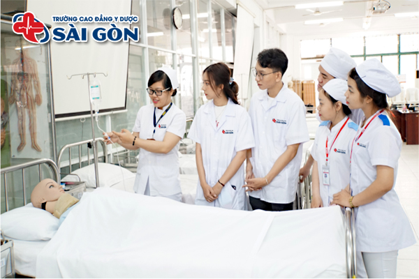 Giải đáp ngành Điều dưỡng cần học giỏi môn gì?