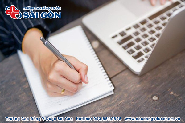 Hướng dẫn cách viết CV xin việc ngành Hộ sinh ấn tượng