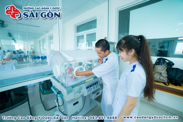 Hộ sinh bệnh viện: Vai trò, công việc và kỹ năng cần có