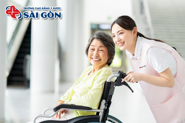 Học Điều dưỡng có cần giỏi tiếng Anh không? Bí kíp để học tốt?