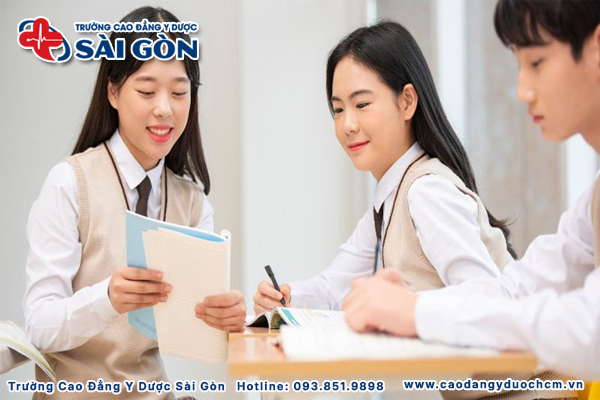 không giỏi Sinh có học Hộ sinh được không? Bí kíp cải thiện môn Sinh?