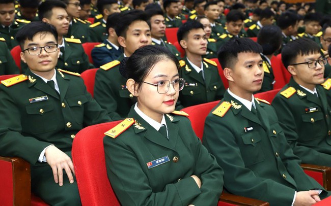 Các trường quân đội khó tuyển sinh do giảm sức hút