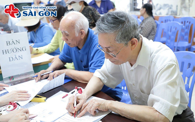 Điều dưỡng có lương hưu không? Công thức tính lương chuẩn?