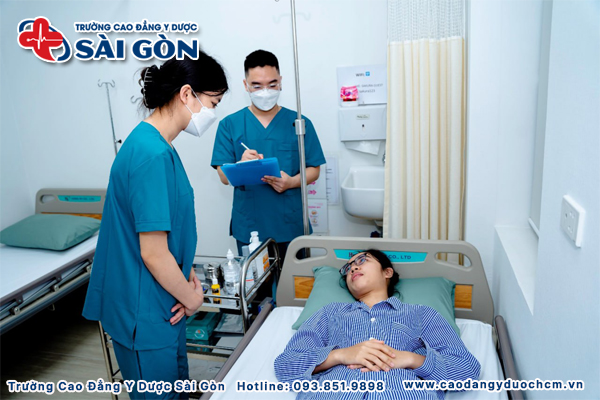 Tìm hiểu viên chức Hộ sinh hạng 3 phải có bằng cấp gì?
