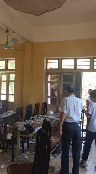 Hà Nội: Sập trần phòng học, nhiều học sinh phải nhập viện