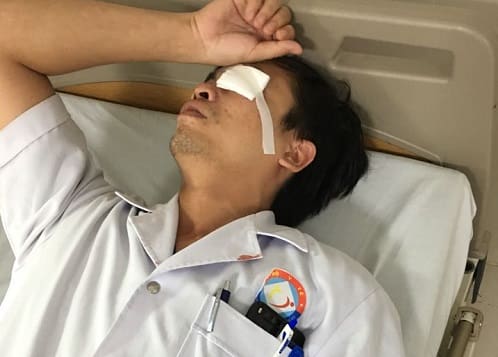 Quảng Bình: Bác sĩ bị người nhà bệnh nhân đánh rách mắt khi đang cấp cứu