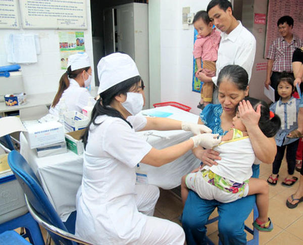 Dịch sởi bùng phát nhanh, Bộ Y tế khuyến cáo người dân nên đi tiêm phòng 2