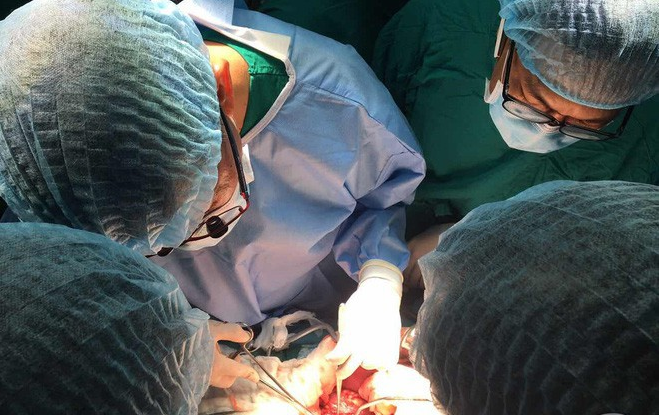 Nghẹt thở với cuộc hành trình đưa tim xuyên Việt để cứu 2 bệnh nhân