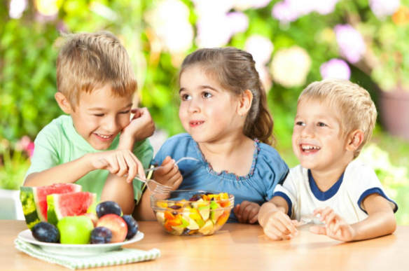 Chế độ dinh dưỡng cho trẻ em và những điều cần lưu ý