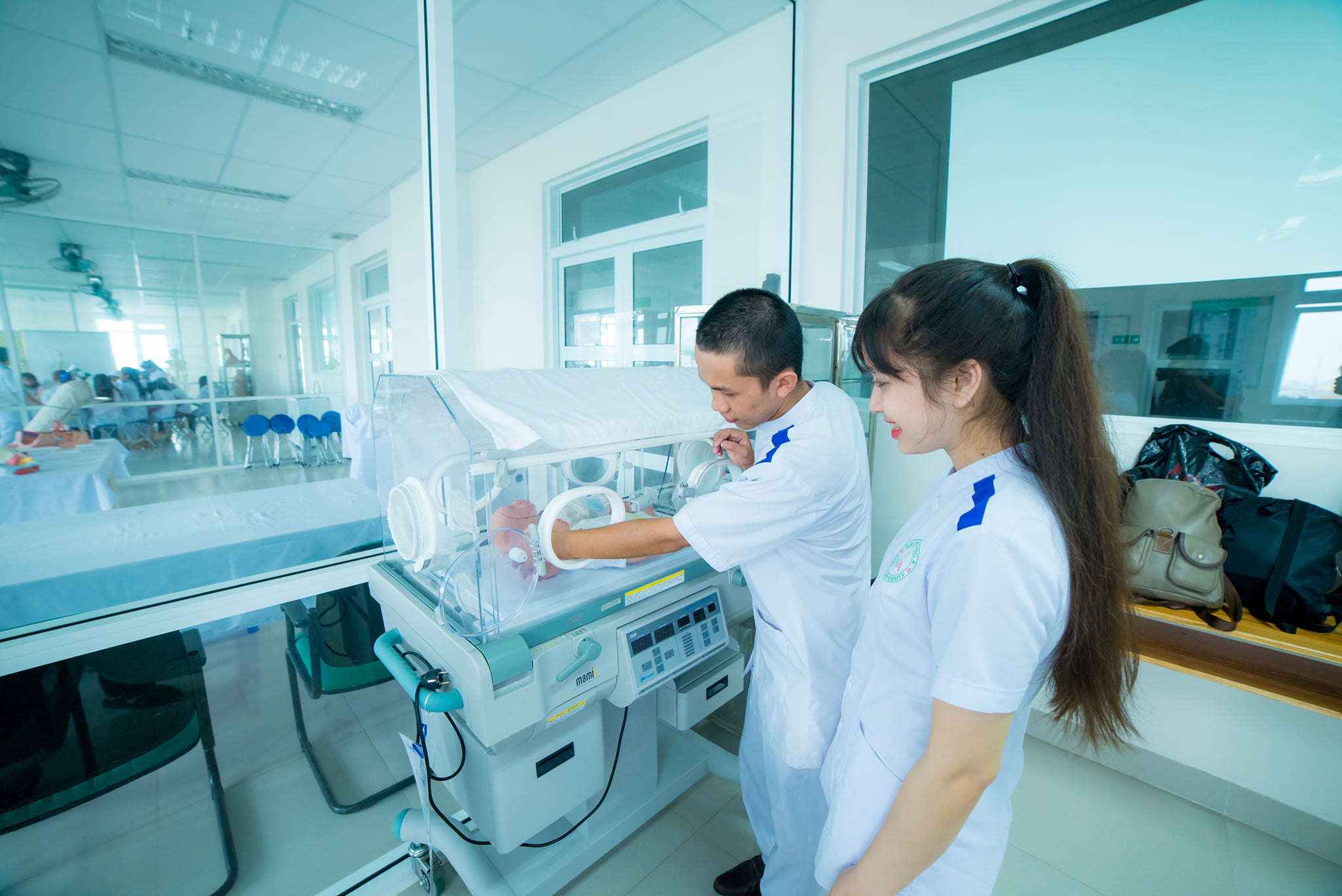 Nam Hộ sinh c&oacute; ph&aacute;t triển được sự nghiệp với nghề?