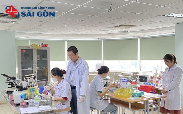 Cao đẳng Y Dược S&agrave;i G&ograve;n th&ocirc;ng b&aacute;o tuyển sinh Cao đẳng X&eacute;t nghiệm ch&iacute;nh quy