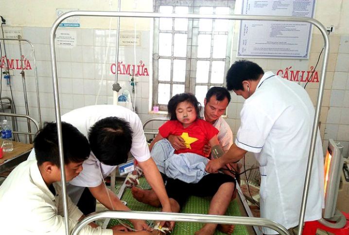 Nữ sinh tử vong do ăn chè trước cổng trường tại Nghệ An