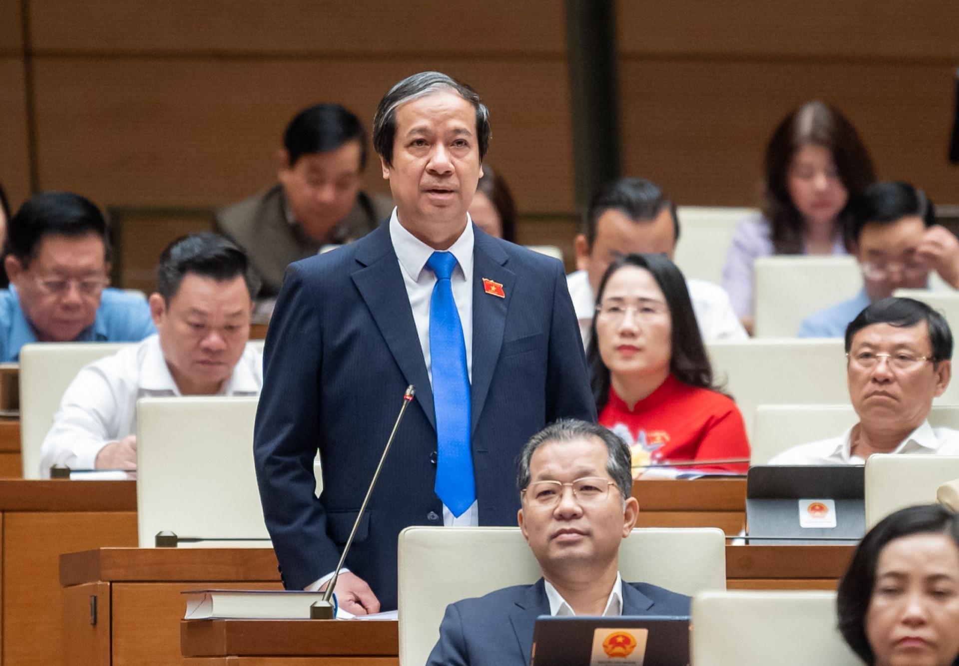 Bộ trưởng Nguyễn Kim Sơn trả lời phiên chất vấn