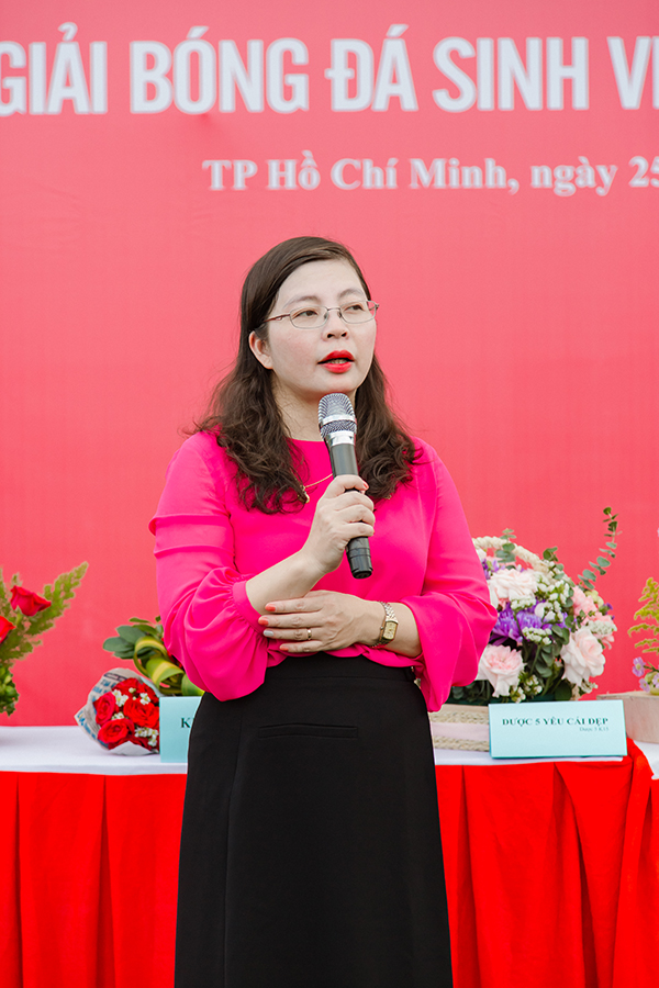 Cô Nguyễn Thị Nhàn Phó Hiệu trưởng nhà trường phát biểu