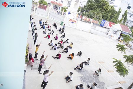 Sinh viên Trường Cao Đẳng Y Dược Sài Gòn trong giờ học Thể dục